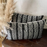 Coussin Shan noir à motifs zigzag